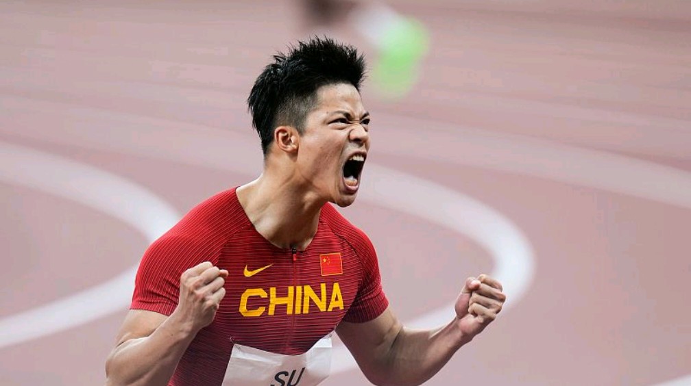 乐鱼登录-苏炳添压哨绝杀曼联，全场沸腾！经典一战再现传奇
